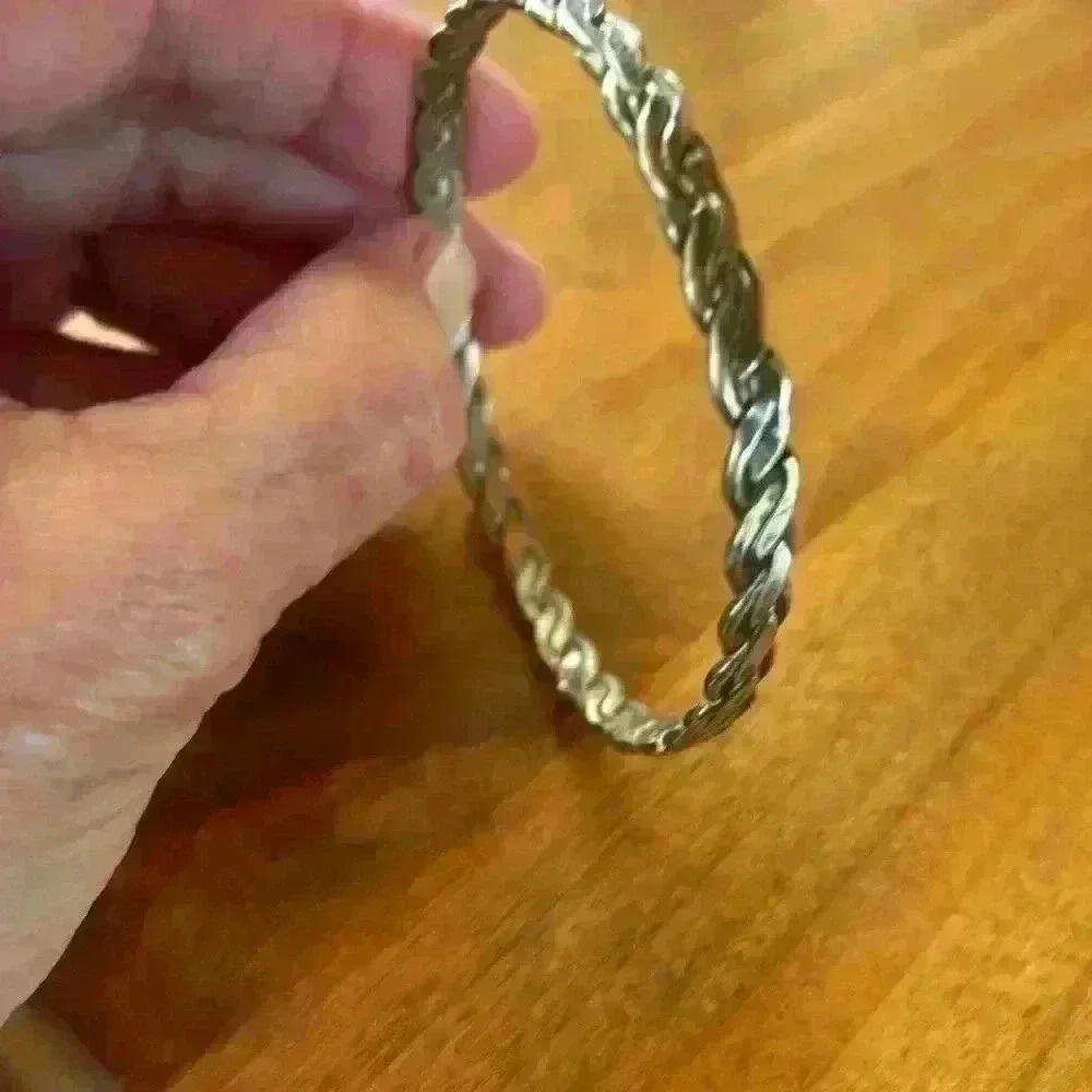 4 Bracelets..Assorted..Sell In Lot - Picture 6 of 8